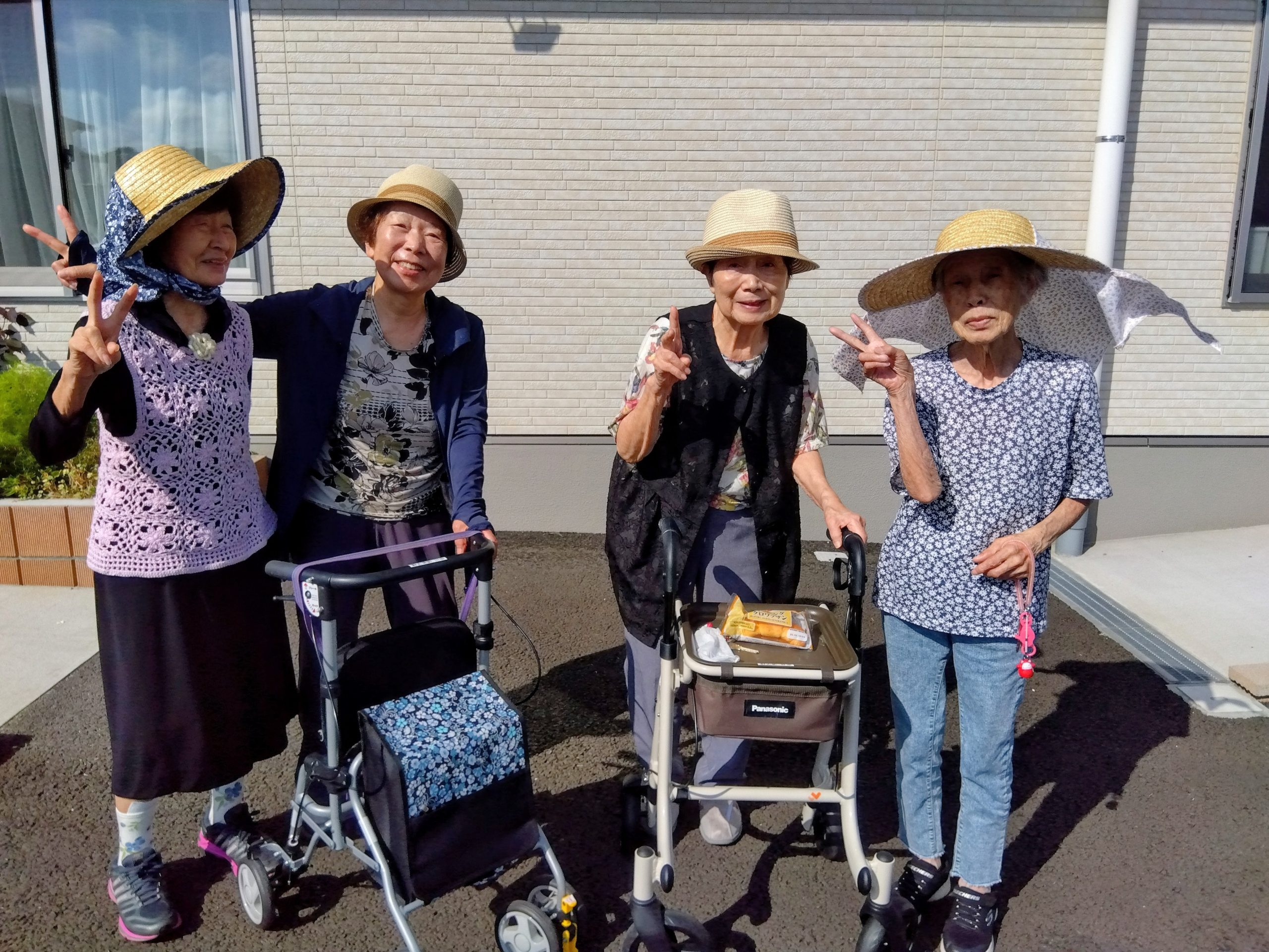 お散歩【もりの家】 | 社会福祉法人 大山 特別養護老人ホーム ときわの杜